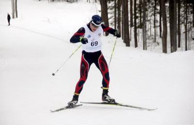 Лыжники трёх регионов соревновались на Вечерней новогодней гонке в Мемориальном парке