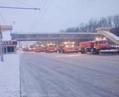 К уборке улиц Рязани от снега привлекут более 100 машин