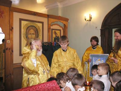 Архиепископ Рязанский и Касимовский Павел освятил кителя первоклассников