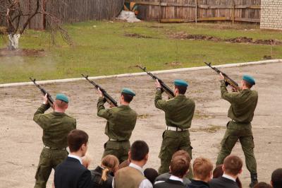 Солотчинской школе переданы трофеи Великой Отечественной войны