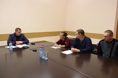 Виталий Артёмов поручил разобраться с вопросом оформления земли для гаражного кооператива «Чайка»