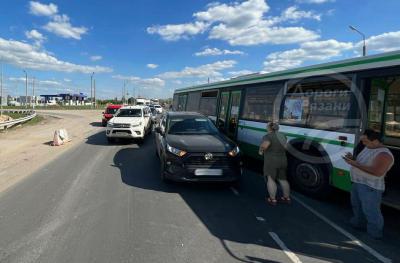 На Северной окружной дороге автобус столкнулся с внедорожником