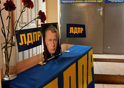 В рязанском штабе ЛДПР можно возложить цветы в память о Жириновском