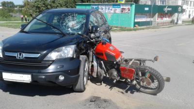Под Михайловом Honda не уступила мотоциклу, байкера и его пассажира госпитализировали
