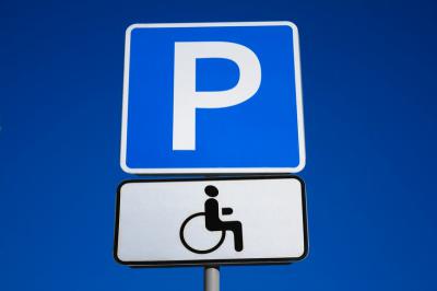 Рязанские гаишники проверят правомерность использования парковок для инвалидов