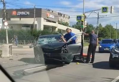 Опубликовано видео серьёзного ДТП на улице Зубковой в Рязани