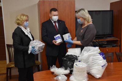 Депутаты Рязоблдумы оказывают помощь медицинским работникам