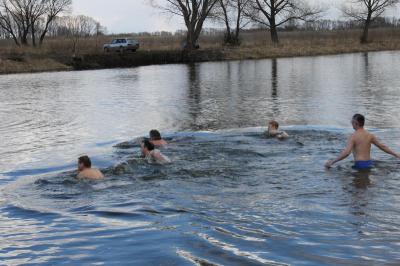 Любители зимнего плавания закрыли купальный сезон в Рязани