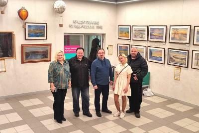 В Прио-Внешторгбанке открылась выставка художницы и парашютистки Вероники Федотовой