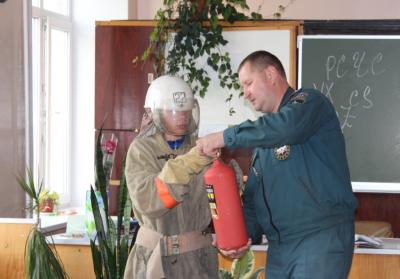 Кораблинским школьникам популяризовали профессии пожарного и спасателя