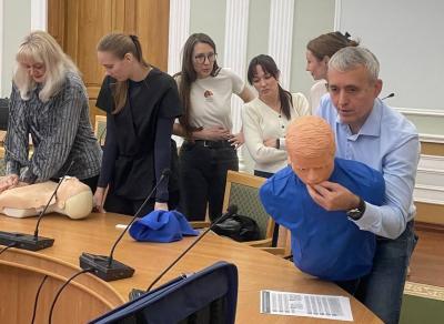 Сотрудников мэрии Рязани научили оказывать первую помощь