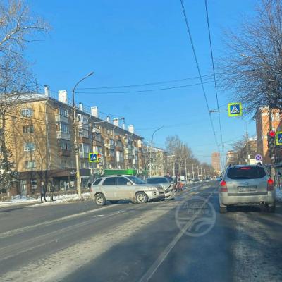 В Рязани на улице Гагарина столкнулись две легковушки