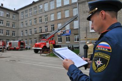 Огнеборцы справились с «пожаром» в школе №39 Рязани