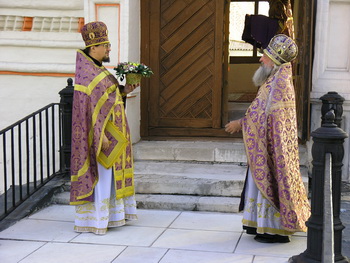 Владыка Павел выразил особую благодарность Фёдору Провоторову и Александру Бугаевскому за содействие в передаче храмов Рязанского кремля в ведение РПЦ
