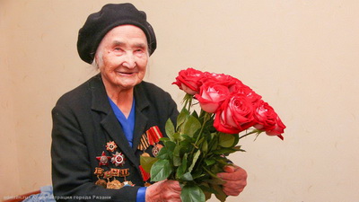 Елена Сорокина поздравила рязанку Татьяну Овчинникову со 101-м днём рождения