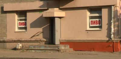 На улице Чкалова в жилом доме процветает рюмочная