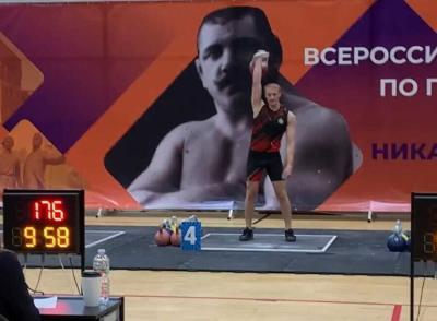 Рязанец завоевал две медали Всероссийского турнира по гиревому спорту