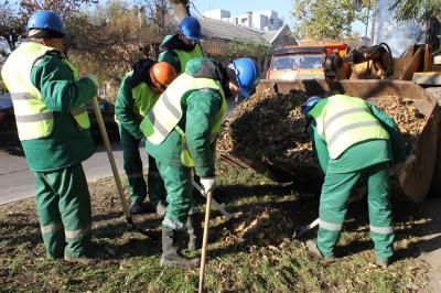 Работники РНПК принимают участие в осеннем месячнике по уборке и санитарной очистке города