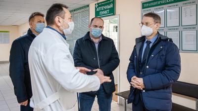 Аркадий Фомин и Дмитрий Хубезов поддержали врачей двух районных больниц