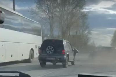 В Касимове нарушитель на иномарке, уходя от погони, устроил аварию на мосту