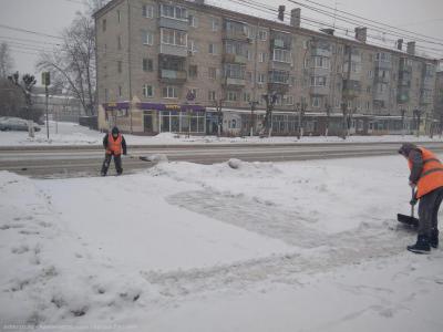 Снег в Рязани убирают 60 человек и 40 единиц техники