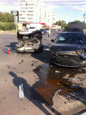 На улице Бирюзова в Рязани столкнулись Ford и «Жигули»