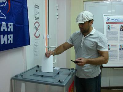 Андрей Глазунов проголосовал в своём округе
