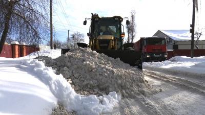 В посёлке Дягилево чистят дорогу для общественного транспорта