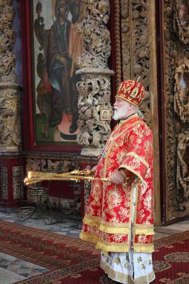 Рязанский митрополит совершил литургию в Успенском кафедральном соборе