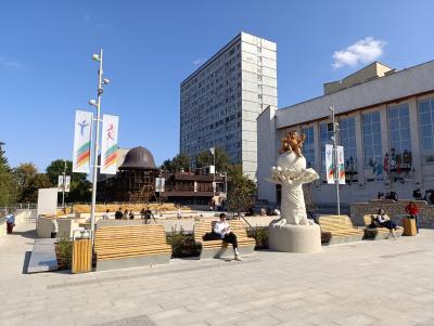 Рязанцы оценили новый сквер перед зданием театра кукол