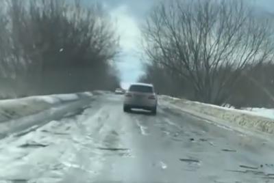 Разбитые дороги близ Шилово попали в кадр