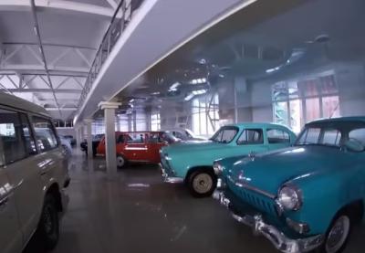 Рязанский коллекционер ретро автомобилей открыл выставочный салон