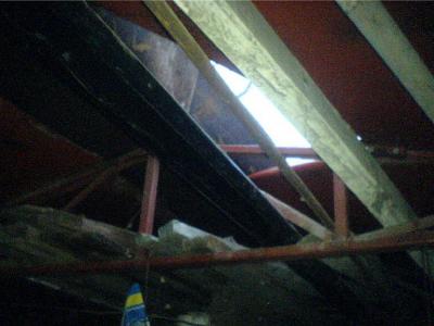 В Шиловском районе воры вскрыли крышу гаража и похитили металлические изделия