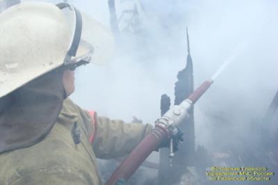 В Рязани огонь повредил жилой дом, есть пострадавший