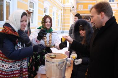 Студенты Рязанского госуниверситета испили ведро медовухи и сделали шаг от ненависти к любви