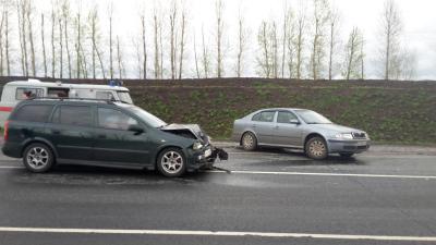 Пять человек пострадало при столкновении Opel Astra и Škoda Octavia в Михайловском районе