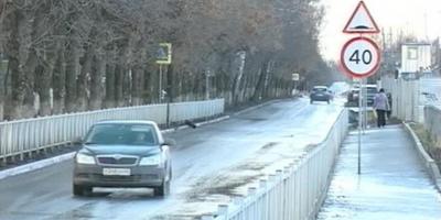 Жители Дашково-Песочни перебегают дорогу, рискуя жизнью