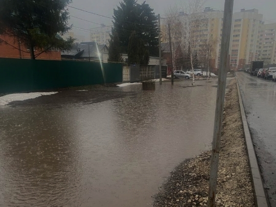 В Рязани вновь затопило дорогу в районе школы №76
