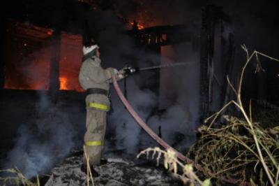 Под Рязанью случился пожар в деревянном доме