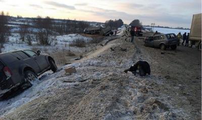 При столкновении пяти авто на рязанском участке М5 погиб водитель «Нивы»