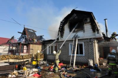 Пожар в Рязанском районе тушили 26 огнеборцев