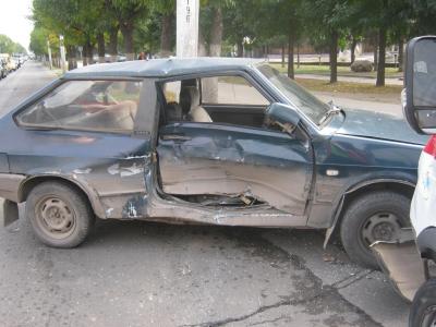 В результате столкновения в Рязани «восьмёрки» и «скорой» пострадало два человека