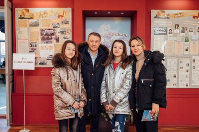 Аркадий Фомин проголосовал вместе с семьёй в лицее №4 Рязани