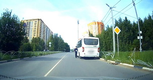 В Дашково-Песочне маршрутка снесла дорожное ограждение