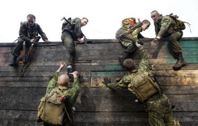 Рязанские десантники протестировали десятикилометровую полосу препятствий в Подмосковье