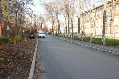 В Рязани завершили благоустройство проезда у школы №43