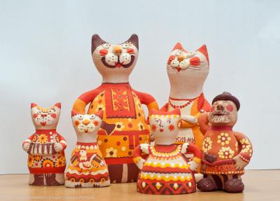 В Солотче открылась выставка современной городской глиняной игрушки