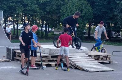 Часть скейт-площадки на Народном бульваре демонтировали после жалоб жителей