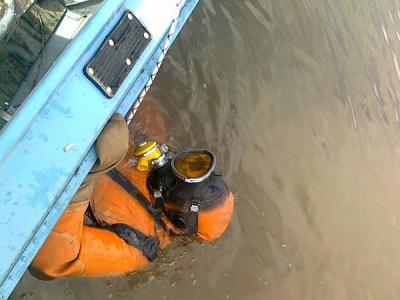 В Касимовском районе спасатели ищут пассажиров затонувшей лодки