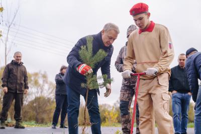 Аркадий Фомин принял участие в высадке Аллеи Славы